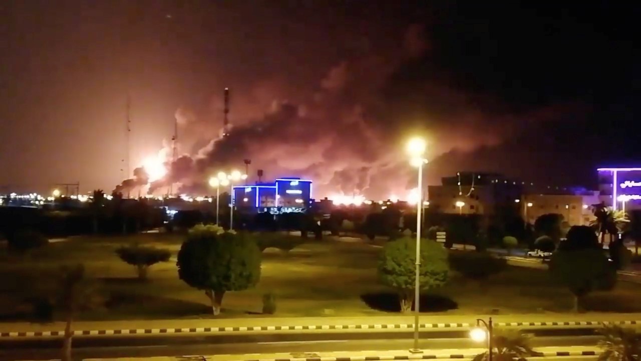 الداخلية السعودية تؤكد السيطرة على حريقين في معملين تابعين لشركة أرامكو 