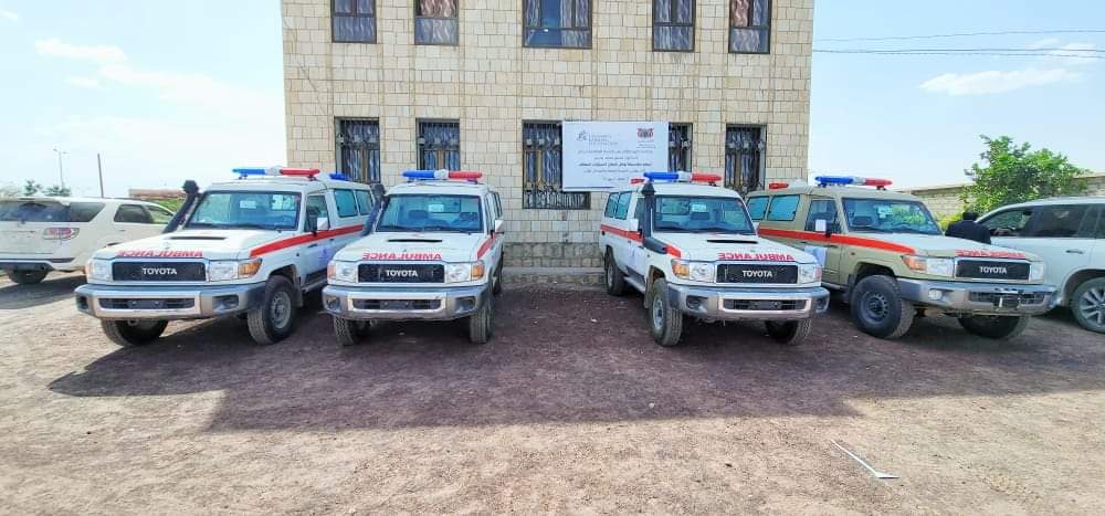 مكتب الصحة بمأرب يتسلم أربع سيارات إسعاف مقدمة من مؤسسة توكل كرمان