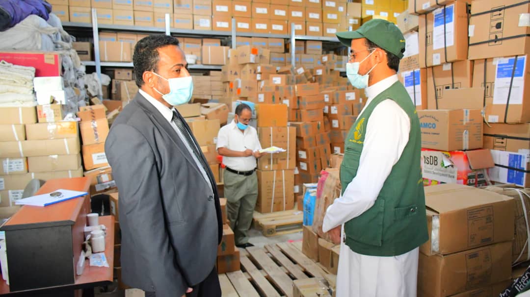 مكتب الصحة بمأرب يتسلم شحنة أدوية من مركز الملك سلمان للإغاثة