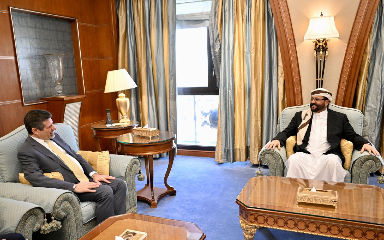 العرادة يبحث مع السفير الأمريكي التحديات الراهنة في ظل استمرار التصعيد الحوثي